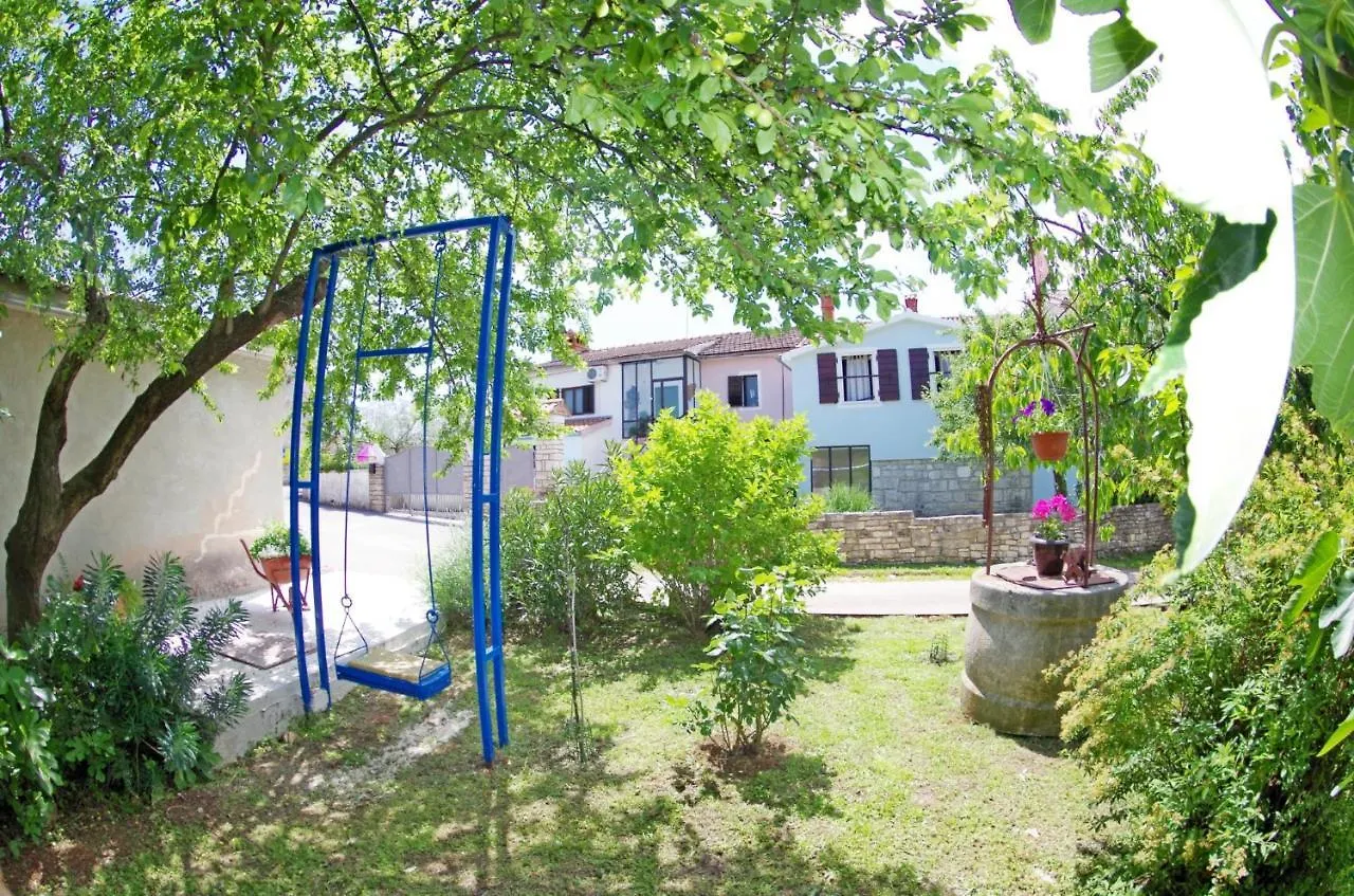 Apartment Elena, Village Peresiji