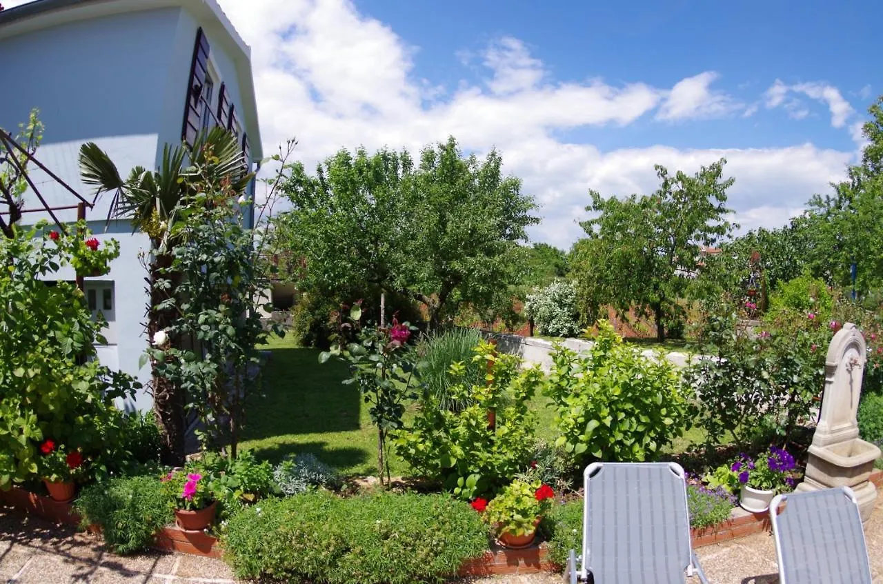 Apartment Elena, Village Peresiji