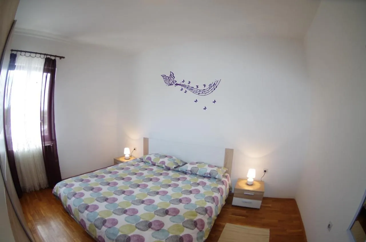 Apartment Elena, Village Peresiji