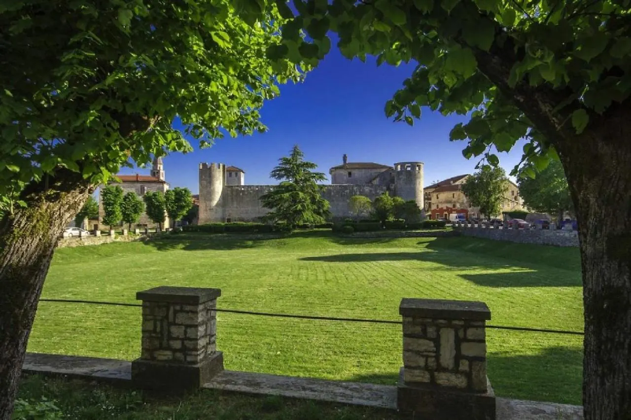 Apartment Elena, Village Peresiji